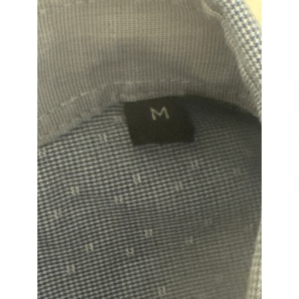Hugo Boss short buttons